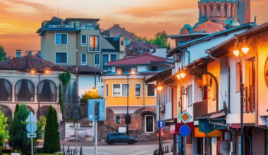 Туристически атракции във Велико Търново: Почувствайте духа на средновековния град и разгадайте неговите тайни 3 Туристически атракции във Велико Търново: Почувствайте духа на средновековния град и разгадайте неговите тайни